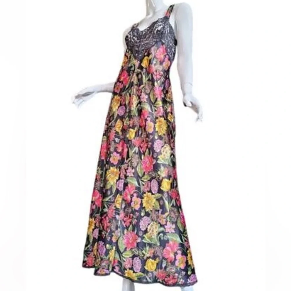 Vanity Fair‎ gorgeous vintage black floral maxi nighty lingerie or dress